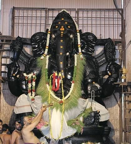 Puliakulam or Mundhi Vinayagar Temple A Spiritual Oasis